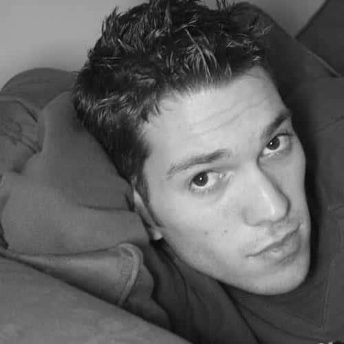 +Mavrick+: A sorted individual. (well I like to think so!) I don't put up with much sh*t and give as good as I get. Joined this thing 'cos I was forced to. So, er, hi everyone!