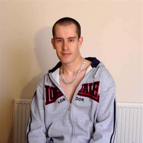 +LennyMonster+: bass playing, vinal spinning, earphone wearing, pug driving, robinsons fruit barley drinking, chav lovin'... LENNYMONSTER!!! and is updateing 3 words?