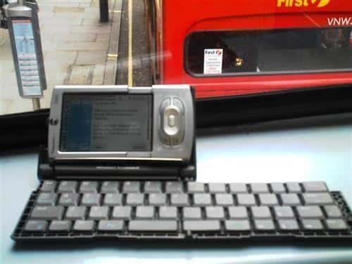 Blogging on the move with a crufty old Palm Wireless Keyboard :D (clicky)